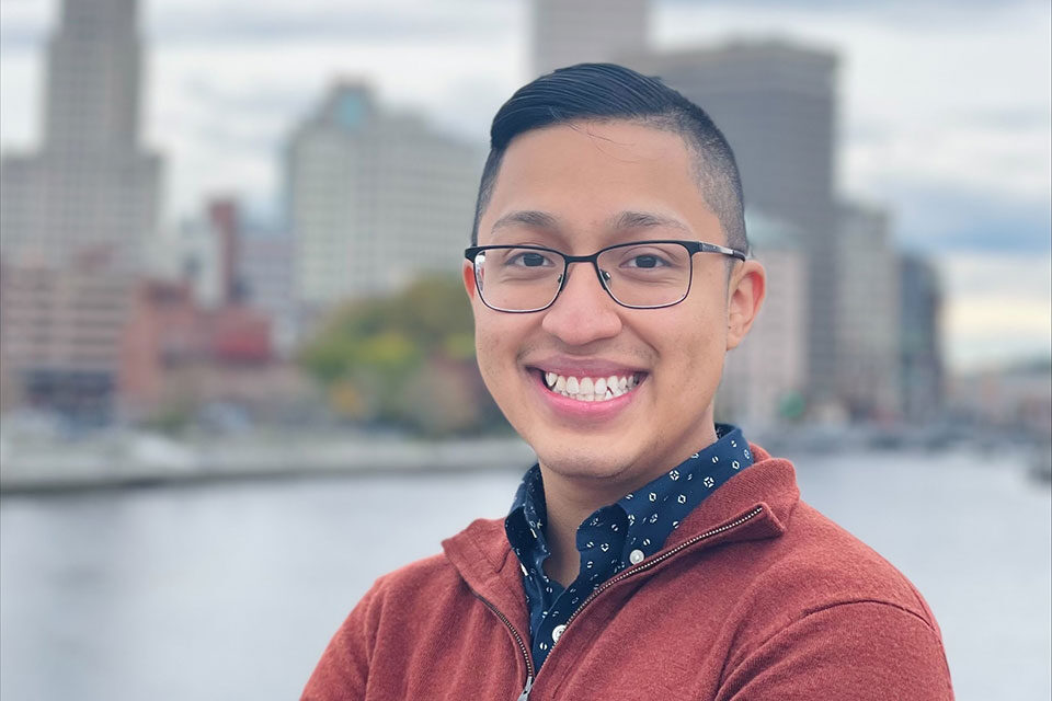 This image has an empty alt attribute; its file name is gg-1.jpg