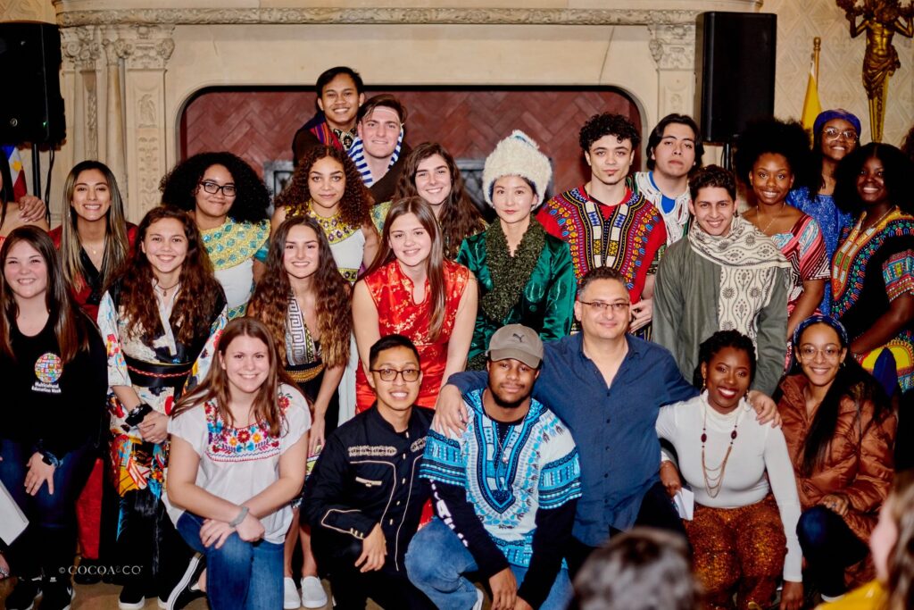 This image has an empty alt attribute; its file name is gg2.jpg